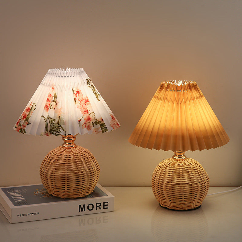 Scandinavian Table Lamp with Fabric Shade – USB & Infinitely Dimmable