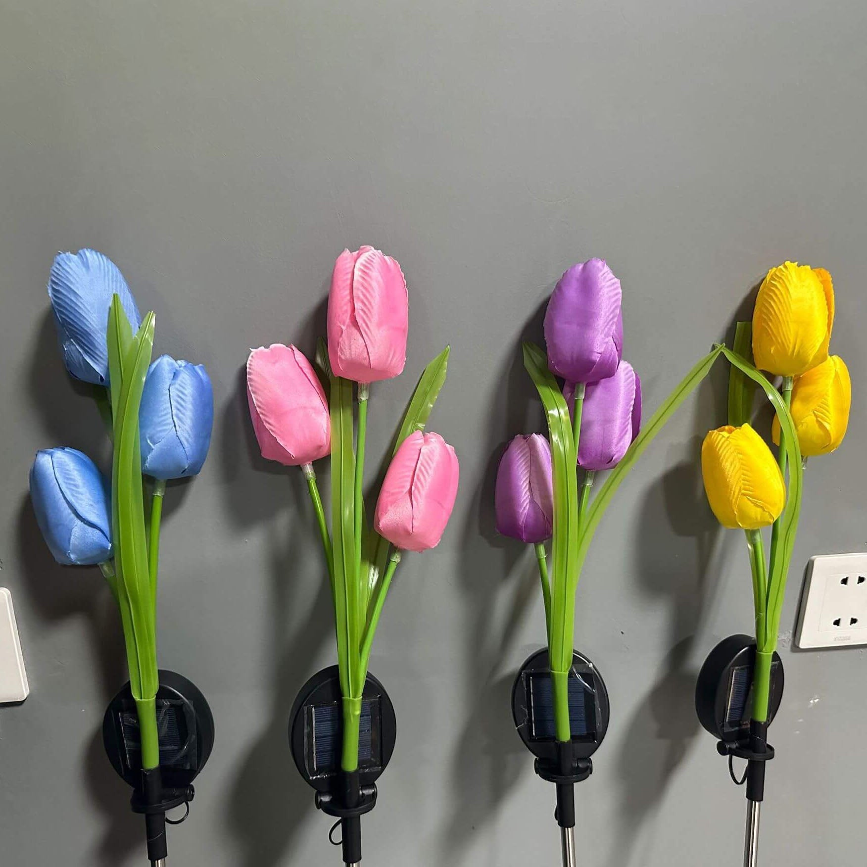Solar LED Garden Lamp with Tulip Design – Pink/Purple/Blue/Yellow – (1 LED)