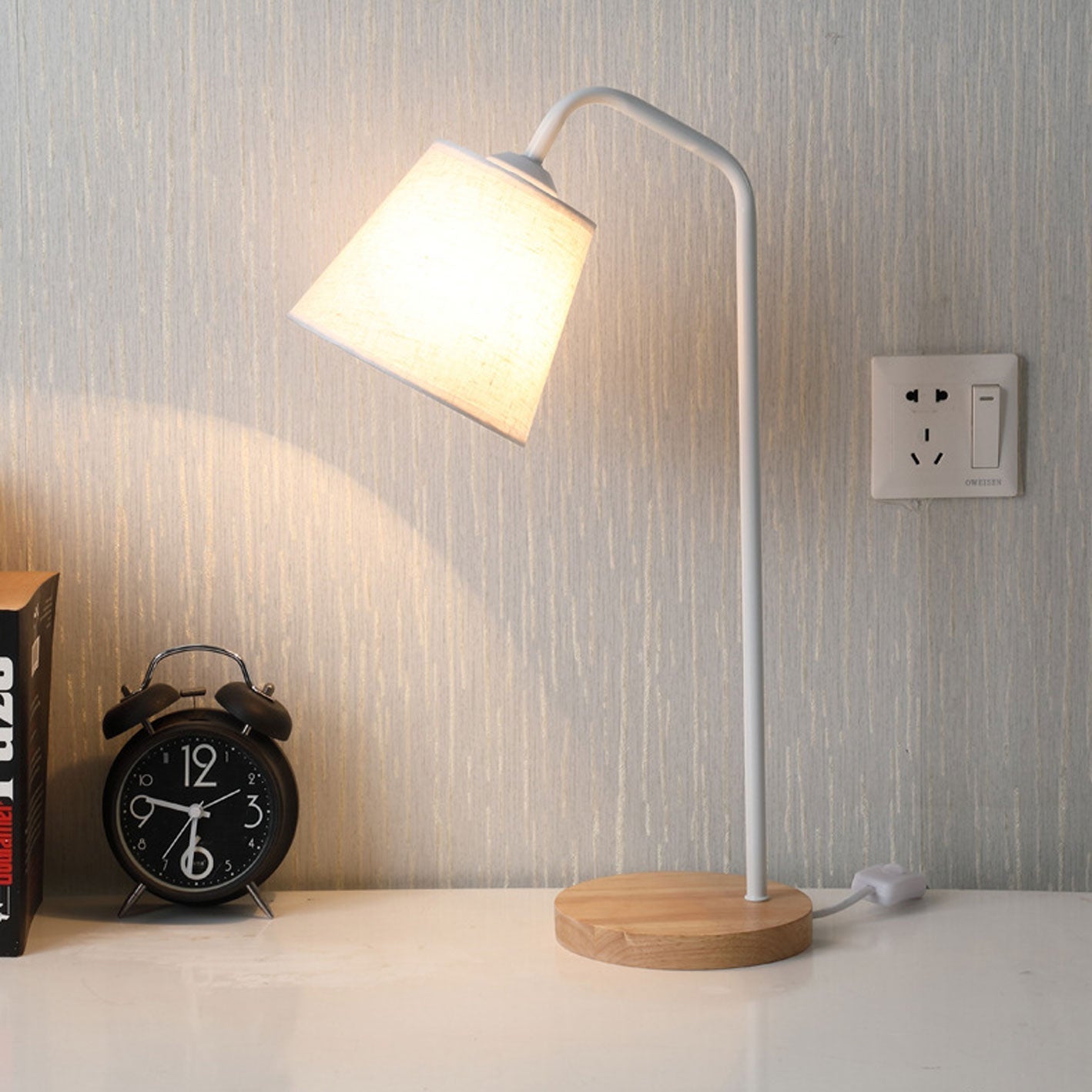 Modern Table Lamp of Linen, Metal, and Wood – Integrated LED with USB/Plug-In