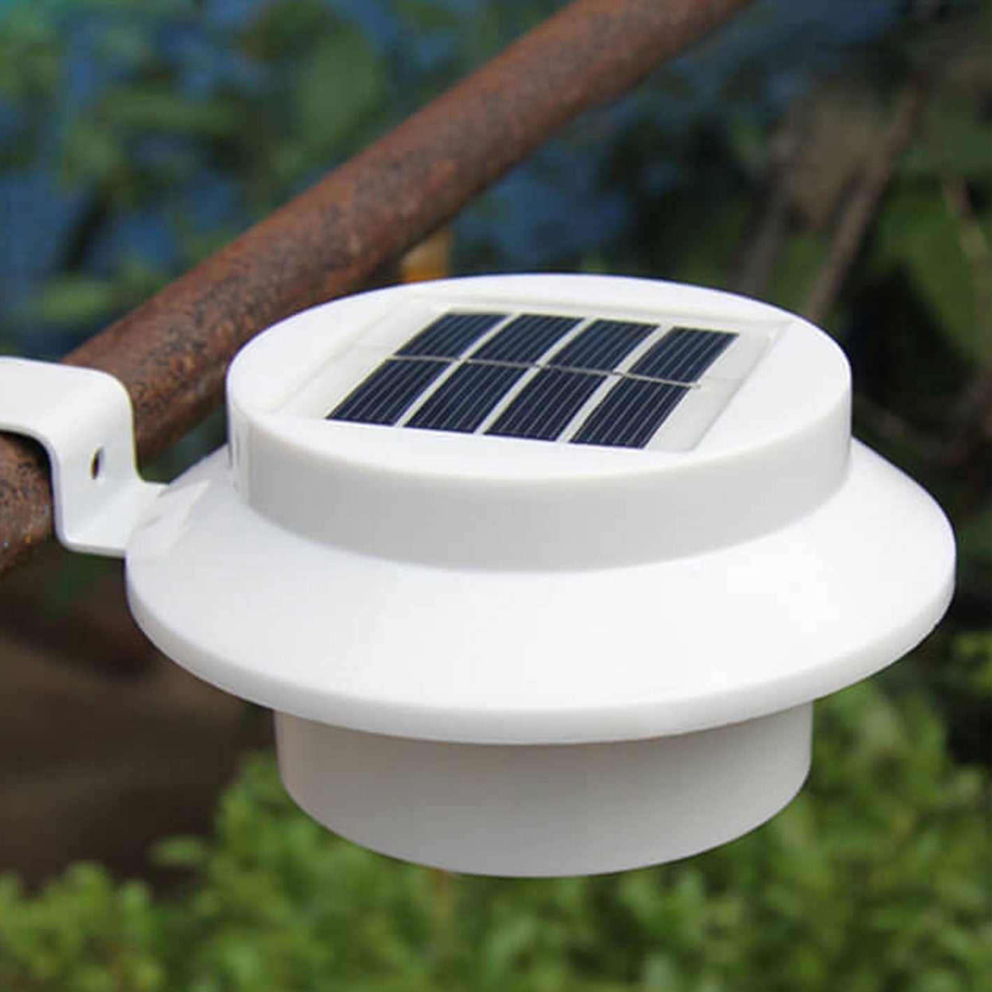Industrial Solar Wall Lamp – Black/White – Weatherproof Outdoor Light