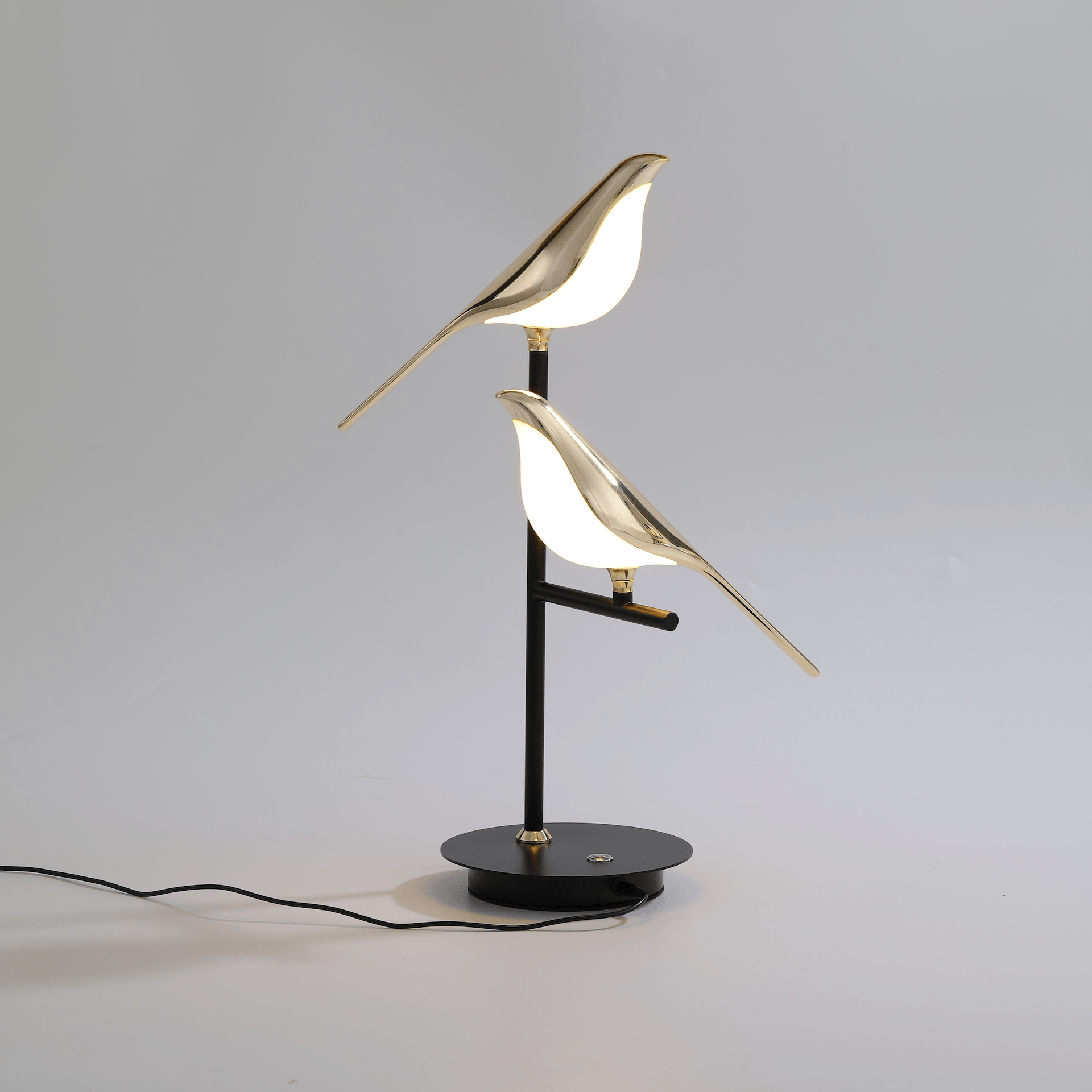 Chiraya – Sculptural Bird Lamp with LED and Unique Design