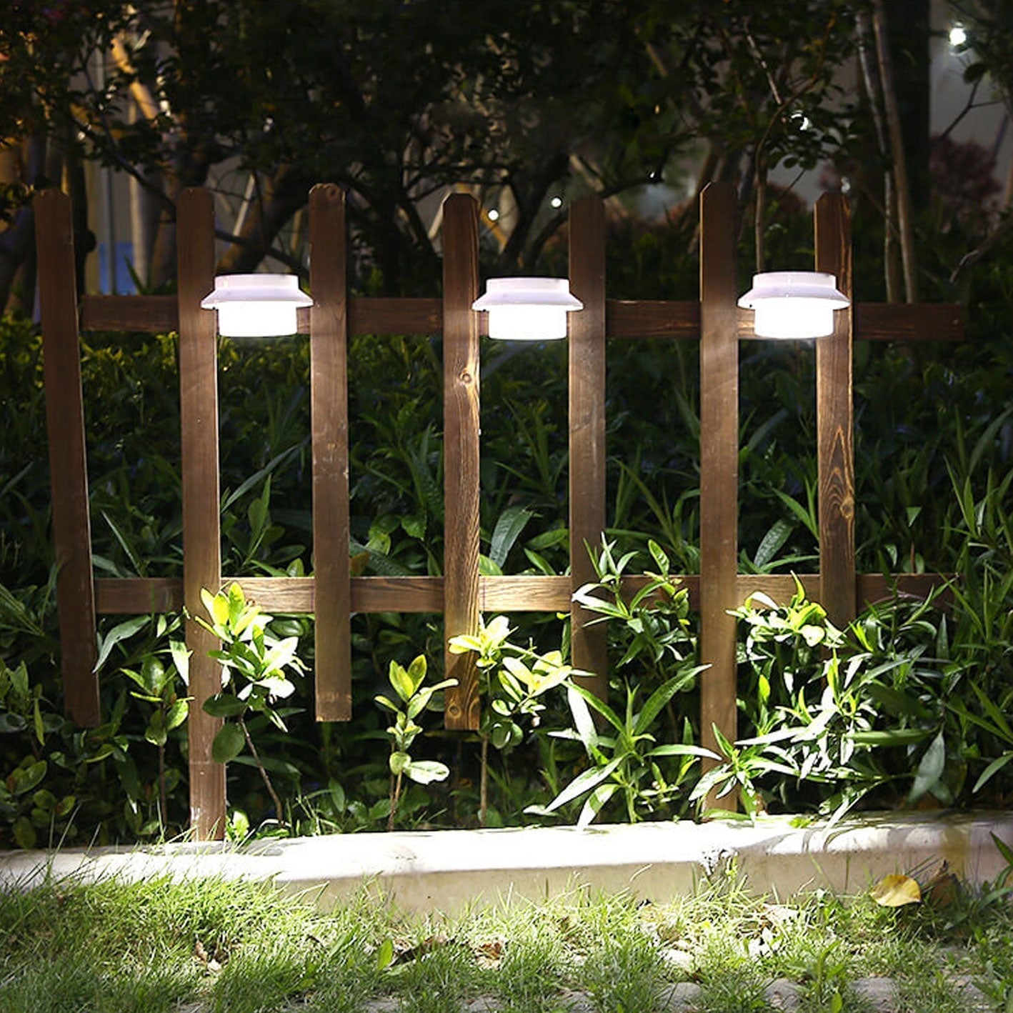 Industrial Solar Wall Lamp – Black/White – Weatherproof Outdoor Light