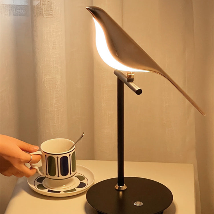 Chiraya – Sculptural Bird Lamp with LED and Unique Design