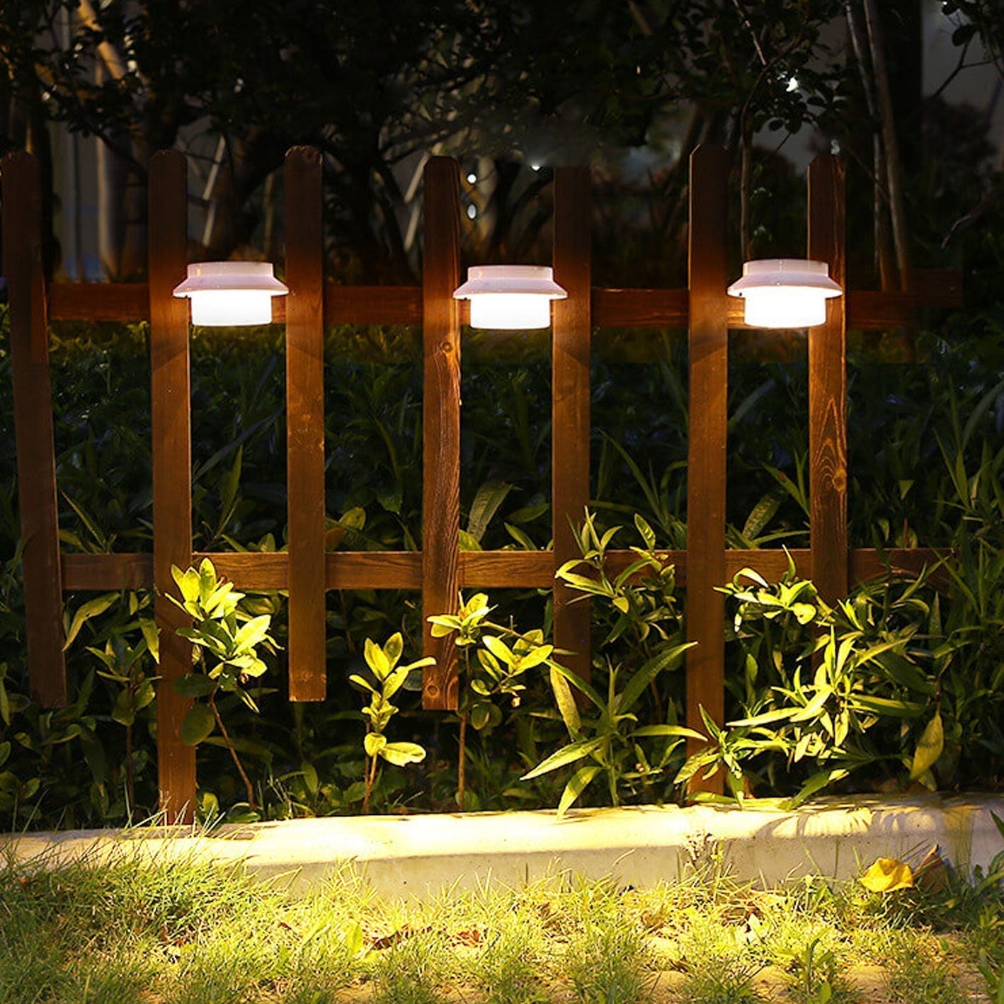 Industrial Solar Wall Lamp – Black/White – Weatherproof Outdoor Light