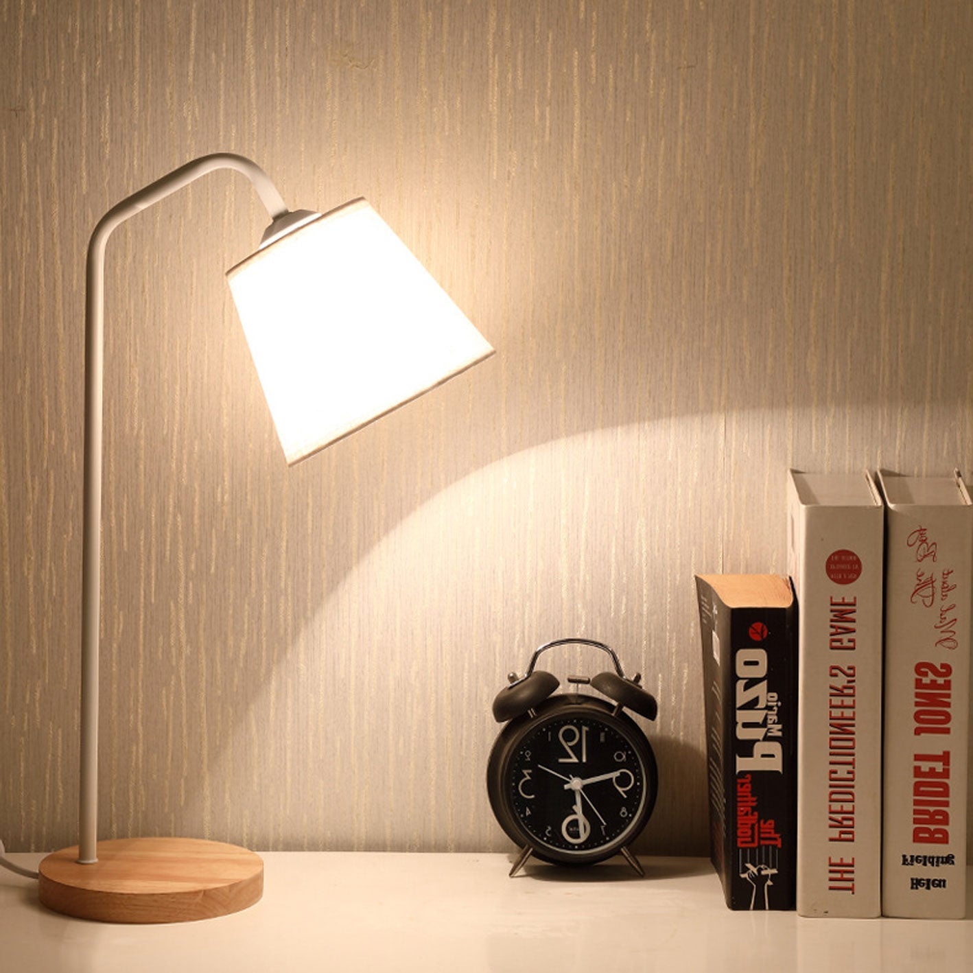 Modern Table Lamp of Linen, Metal, and Wood – Integrated LED with USB/Plug-In