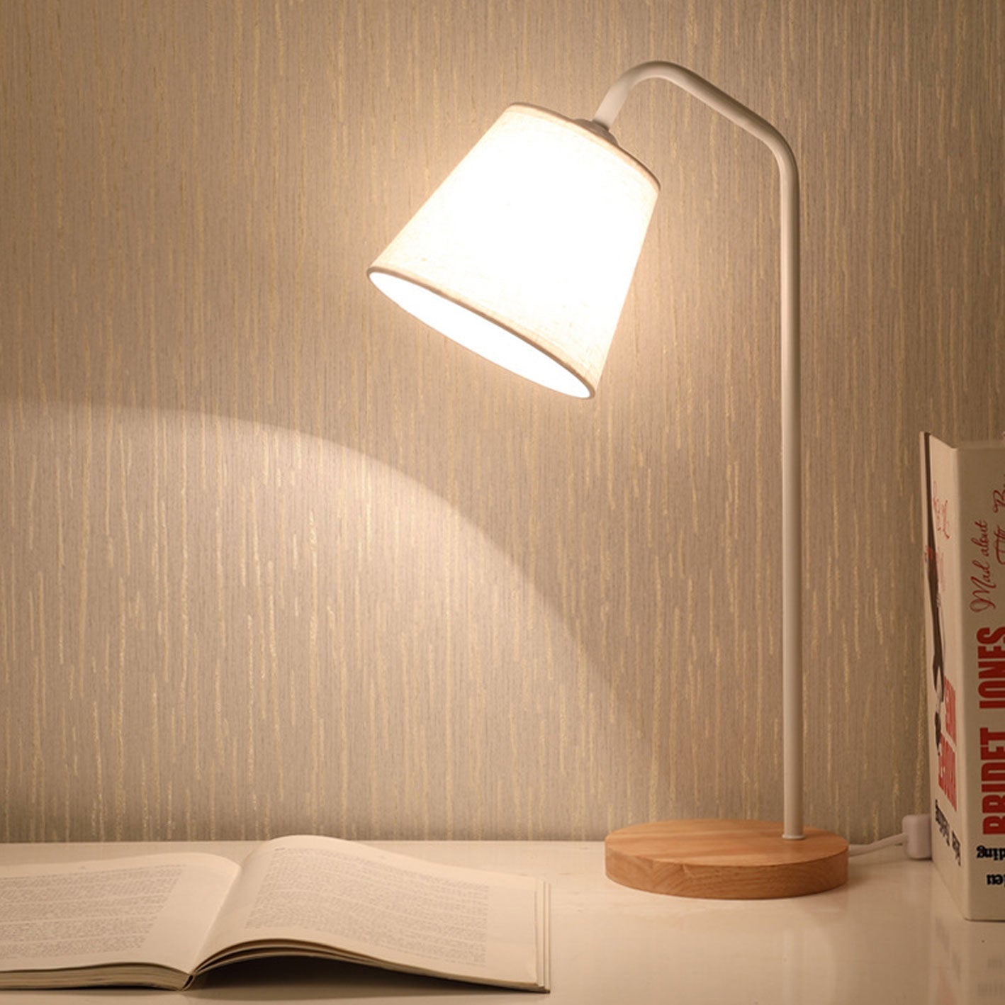 Modern Table Lamp of Linen, Metal, and Wood – Integrated LED with USB/Plug-In