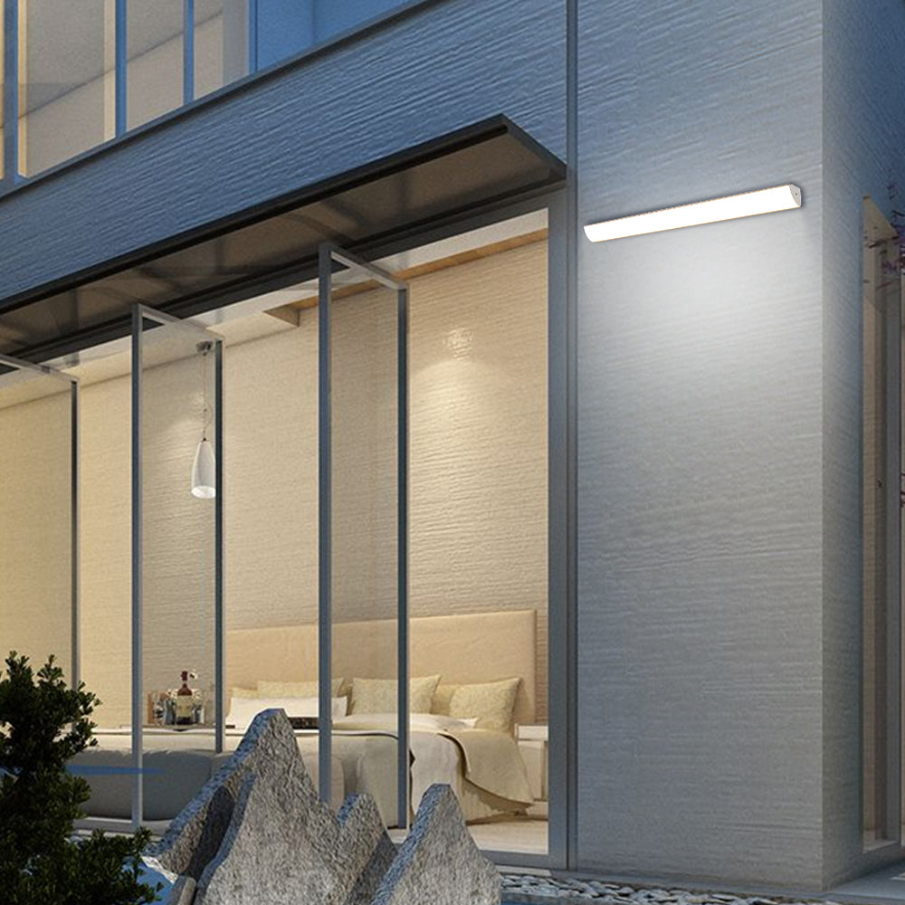 Elegant Outdoor Wall Lamp with LED & Slim Design (IP65)