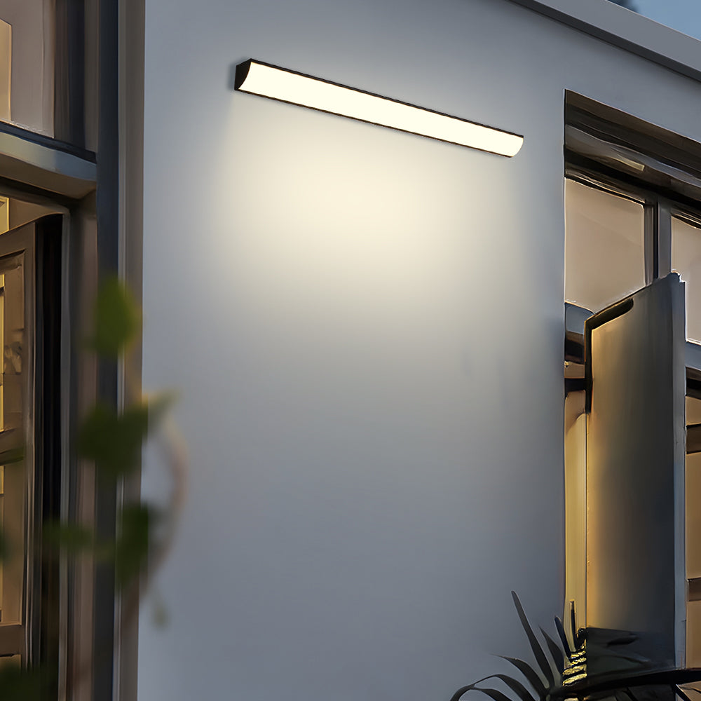 Elegant Outdoor Wall Lamp with LED & Slim Design (IP65)