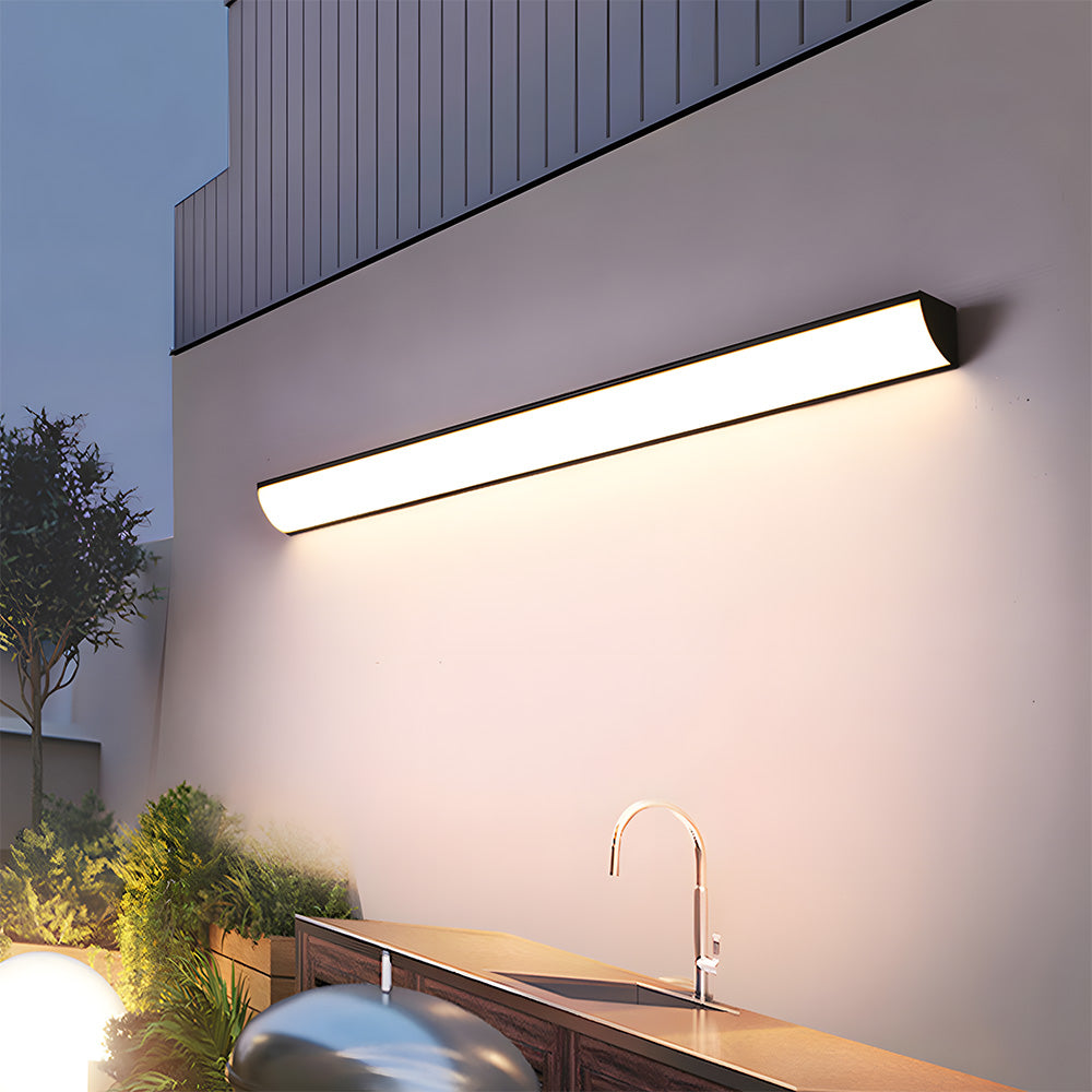 Elegant Outdoor Wall Lamp with LED & Slim Design (IP65)