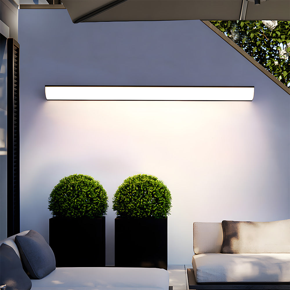 Elegant Outdoor Wall Lamp with LED & Slim Design (IP65)