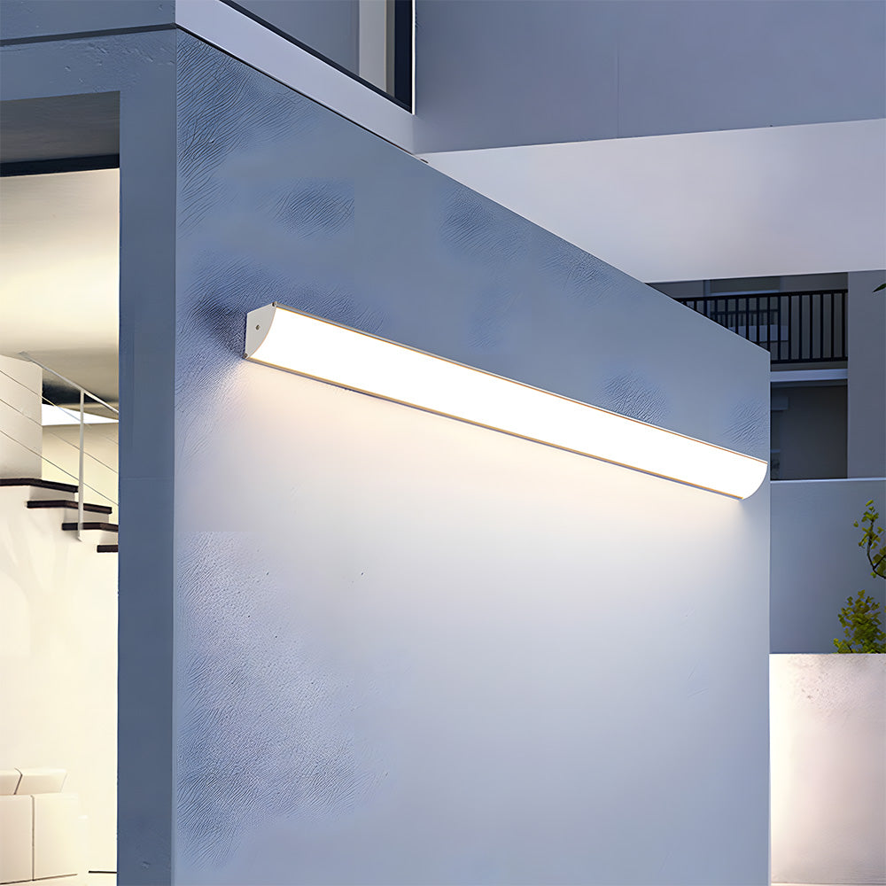 Elegant Outdoor Wall Lamp with LED & Slim Design (IP65)
