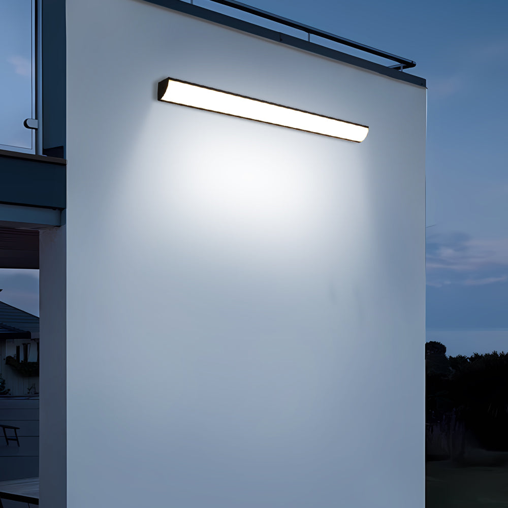 Elegant Outdoor Wall Lamp with LED & Slim Design (IP65)