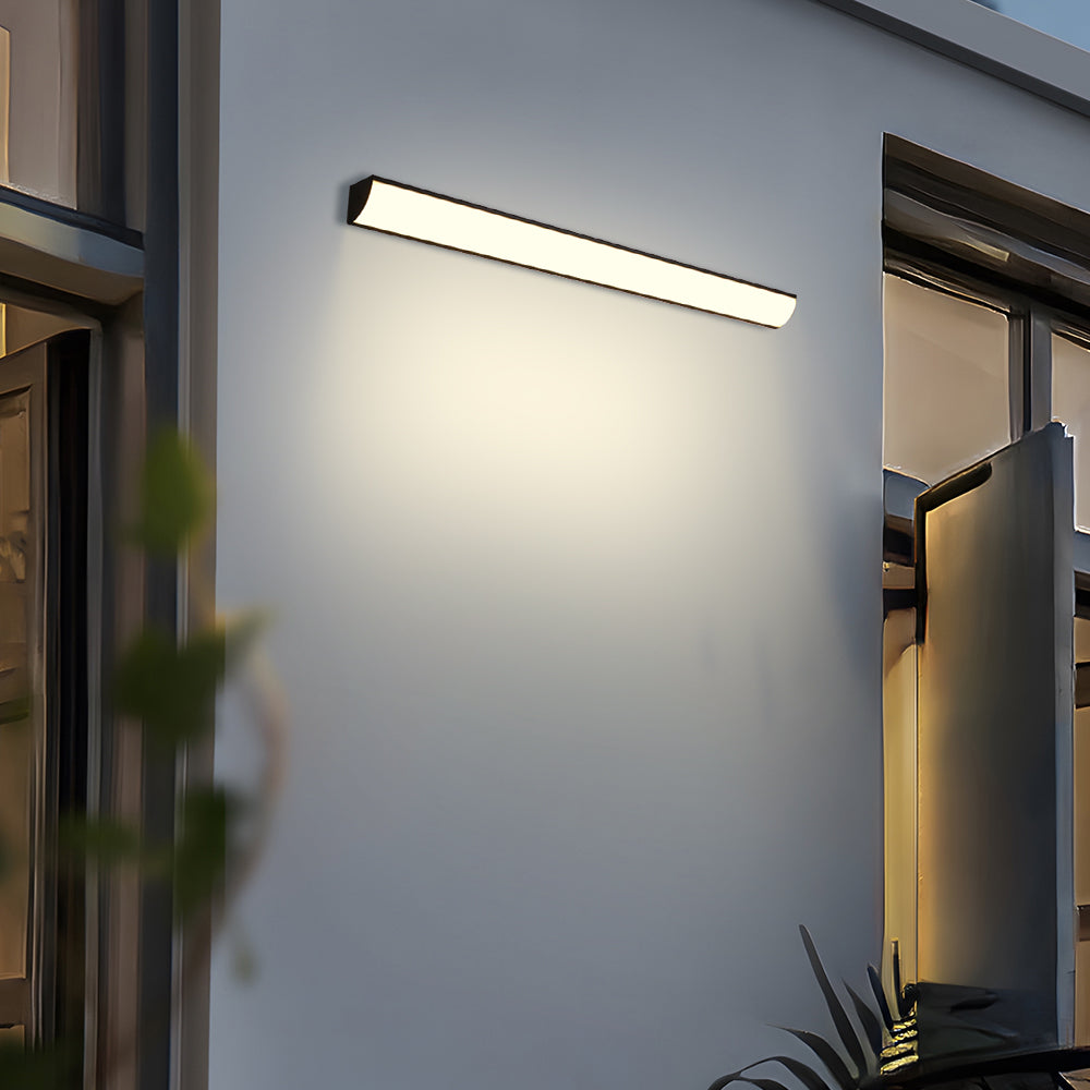 Elegant Outdoor Wall Lamp with LED & Slim Design (IP65)